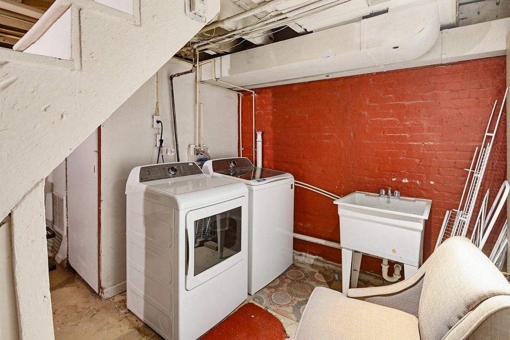 Image 32 of property listing at 3116 E BALTIMORE ST E, Baltimore, MD 21224