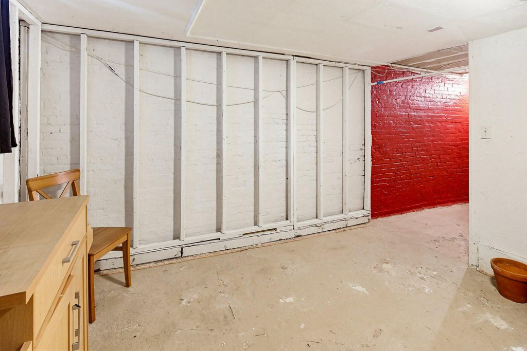 Image 34 of property listing at 3116 E BALTIMORE ST E, Baltimore, MD 21224