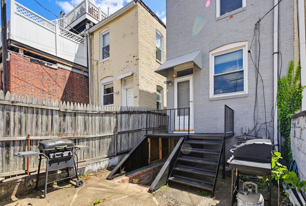 Image 39 of property listing at 3116 E BALTIMORE ST E, Baltimore, MD 21224