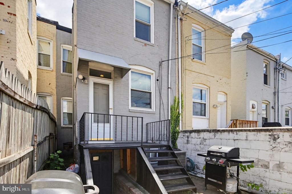 Image 40 of property listing at 3116 E BALTIMORE ST E, Baltimore, MD 21224