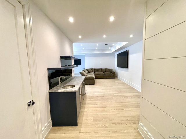 59 Shinnecock Hills Road, Southampton, NY 11968