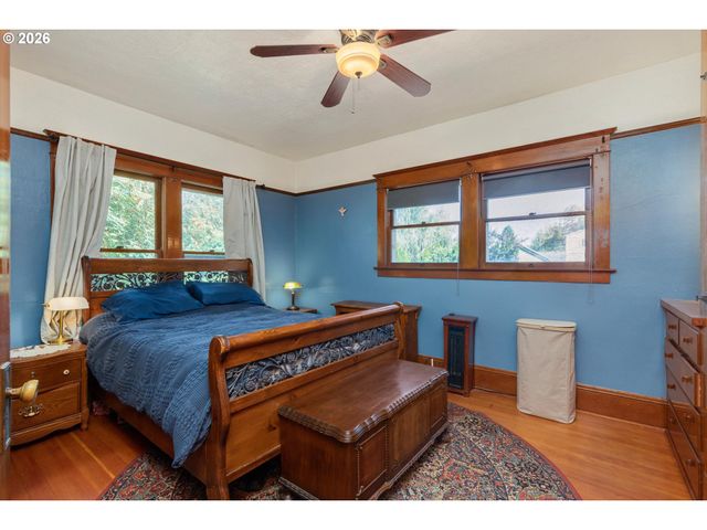 990 TAYLOR St, Mt Angel, OR 97362