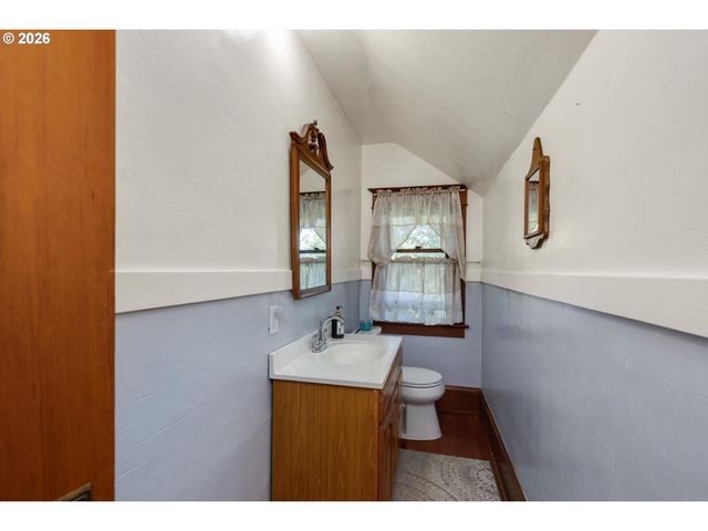 990 TAYLOR St, Mt Angel, OR 97362