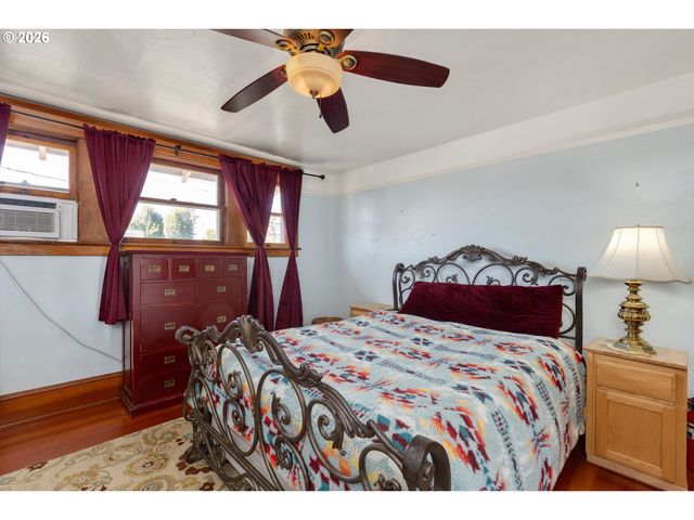 990 TAYLOR St, Mt Angel, OR 97362