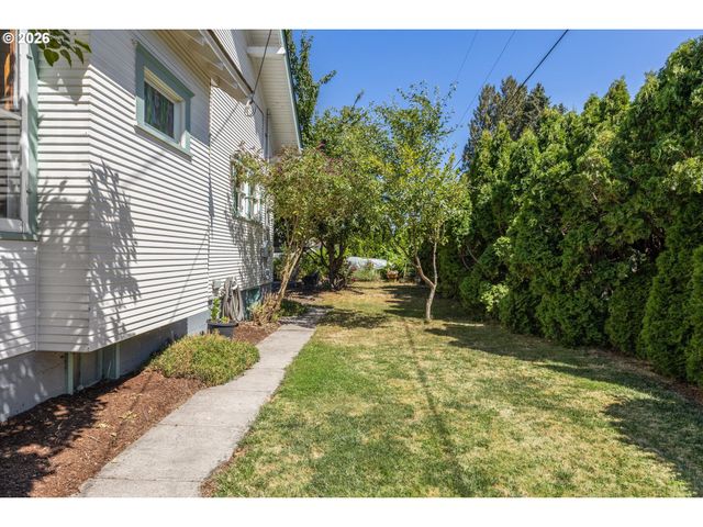 990 TAYLOR St, Mt Angel, OR 97362