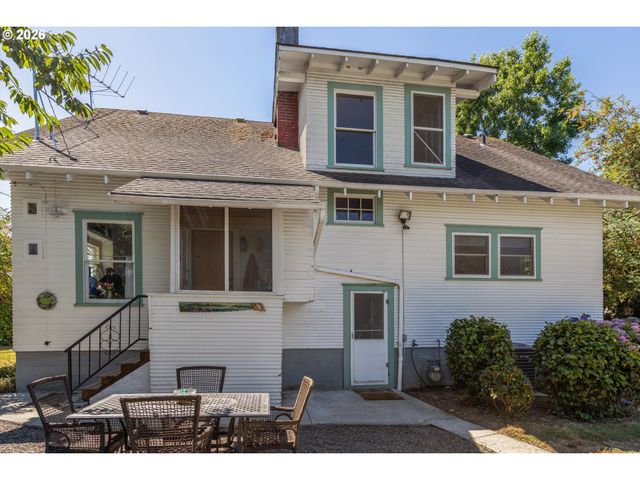 990 TAYLOR St, Mt Angel, OR 97362
