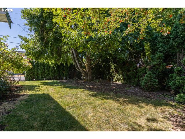 990 TAYLOR St, Mt Angel, OR 97362