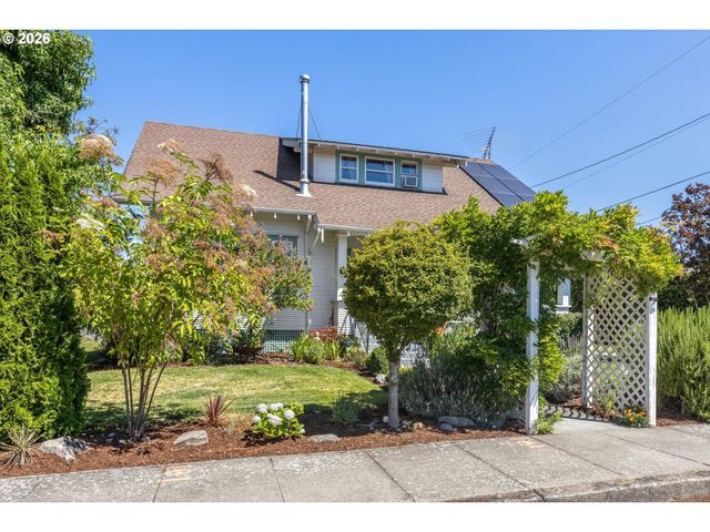 990 TAYLOR St, Mt Angel, OR 97362