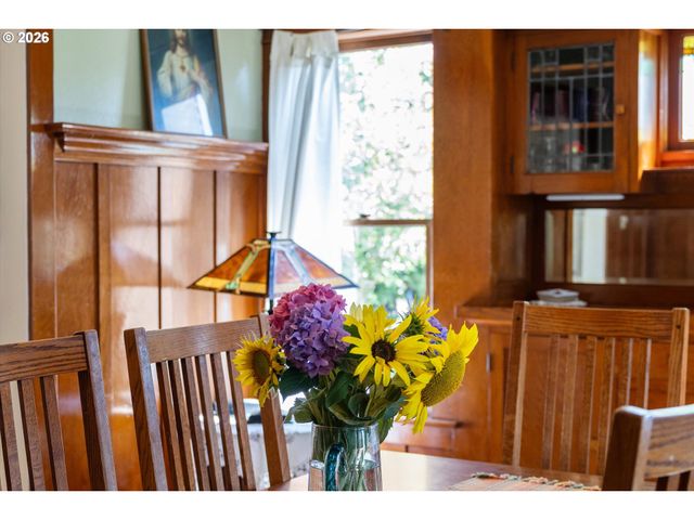 990 TAYLOR St, Mt Angel, OR 97362