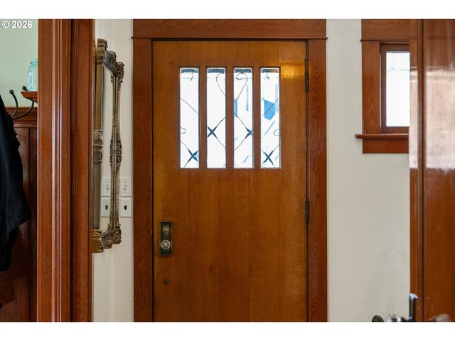990 TAYLOR St, Mt Angel, OR 97362