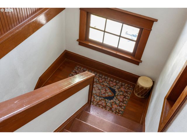 990 TAYLOR St, Mt Angel, OR 97362