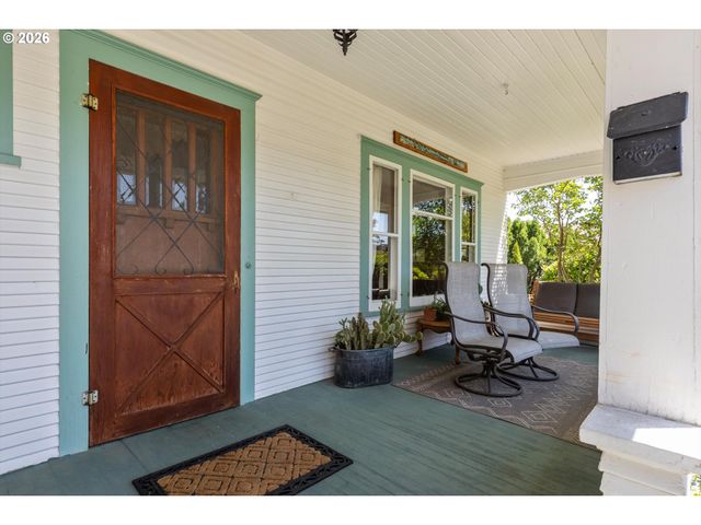 990 TAYLOR St, Mt Angel, OR 97362