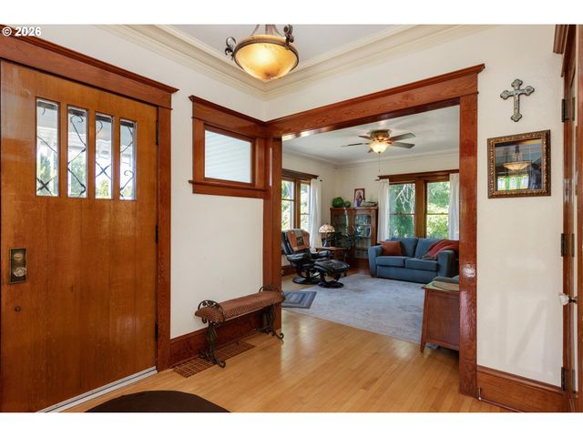 990 TAYLOR St, Mt Angel, OR 97362