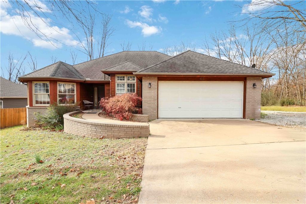 42 Overton Drive, Bella Vista, AR 72714