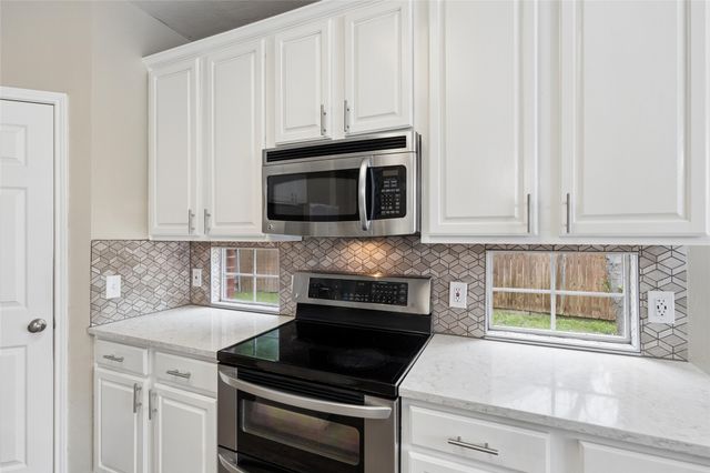 2702 Saint Charles Drive, Mansfield, TX 76063