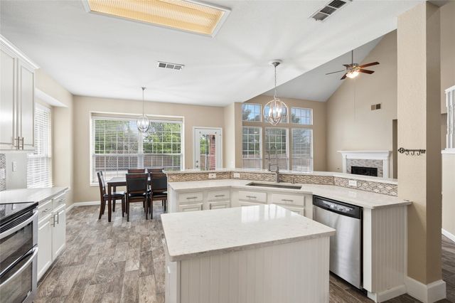 2702 Saint Charles Drive, Mansfield, TX 76063