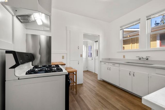 4283 Howe Street, Oakland, CA 94611