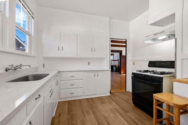 4283 Howe Street, Oakland, CA 94611