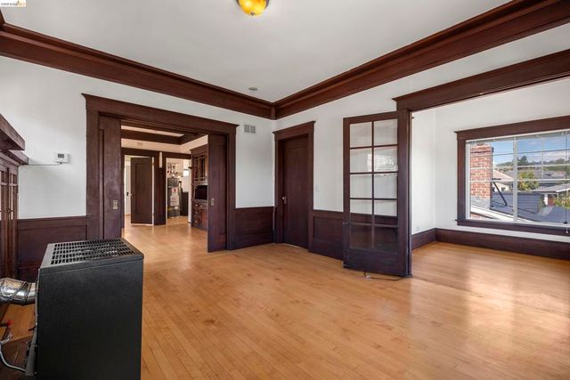 4283 Howe Street, Oakland, CA 94611