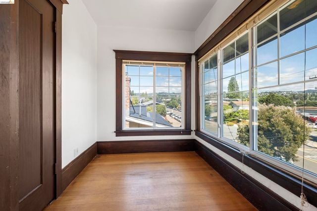 4283 Howe Street, Oakland, CA 94611