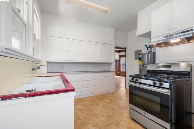 4283 Howe Street, Oakland, CA 94611