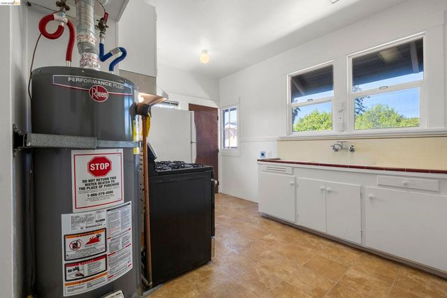 4283 Howe Street, Oakland, CA 94611