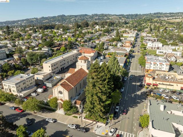4283 Howe Street, Oakland, CA 94611