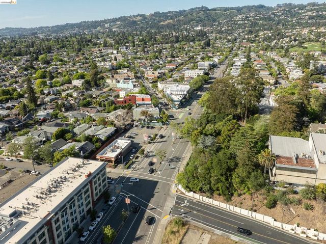 4283 Howe Street, Oakland, CA 94611