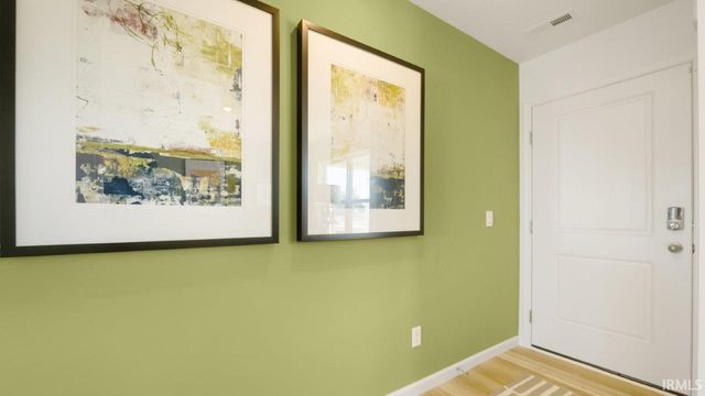 338 N Deer Cliff Run, Fort Wayne, IN 46804