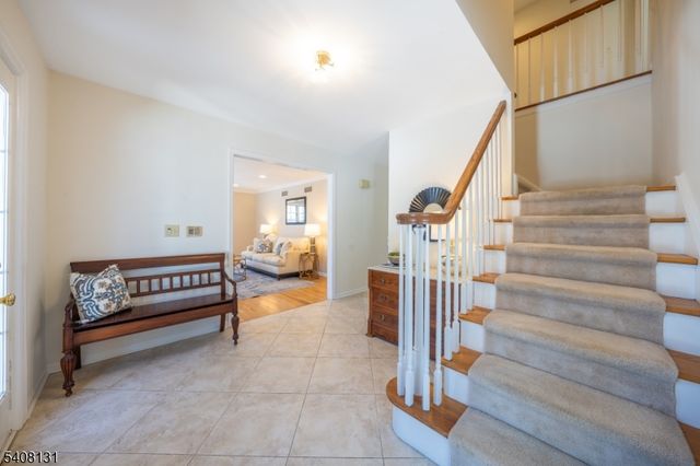 33 Juniper Way, Bernards Twp., NJ 07920