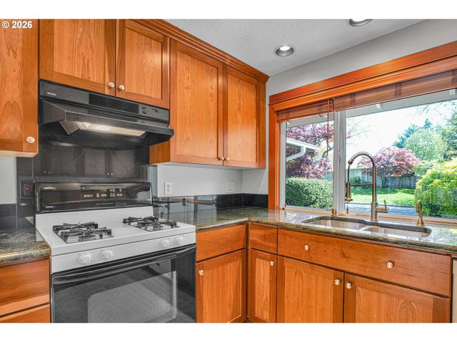 14980 Nw NORTHUMBRIA Ln, Beaverton, OR 97006