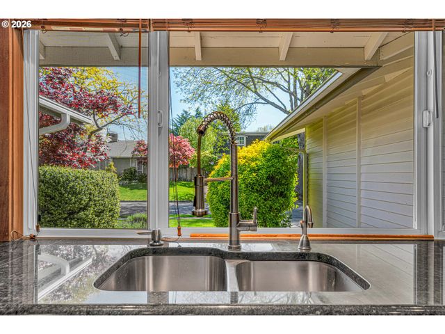 14980 Nw NORTHUMBRIA Ln, Beaverton, OR 97006