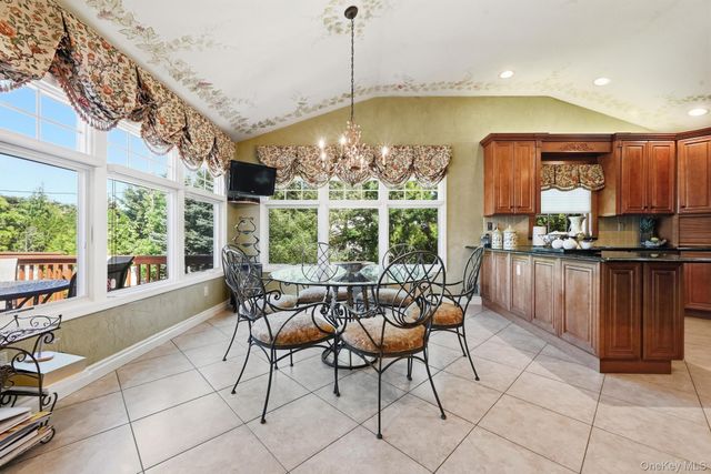 8 Herkimer Avenue, Jericho, NY 11753