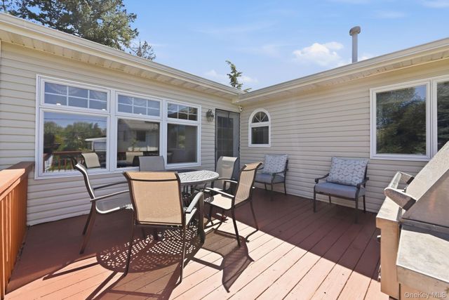 8 Herkimer Avenue, Jericho, NY 11753