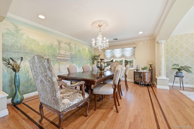 8 Herkimer Avenue, Jericho, NY 11753