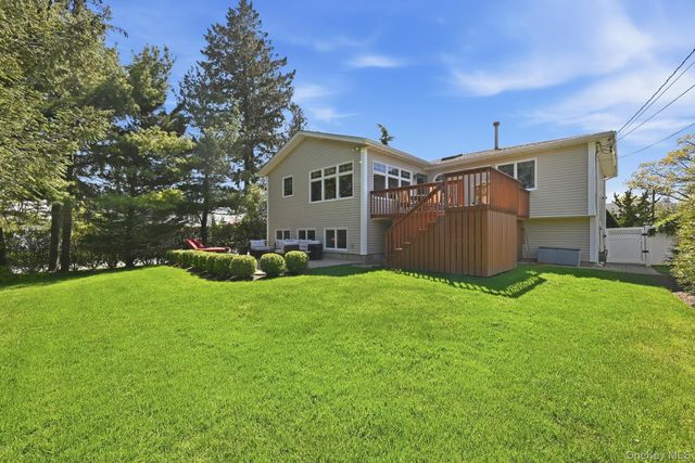 8 Herkimer Avenue, Jericho, NY 11753