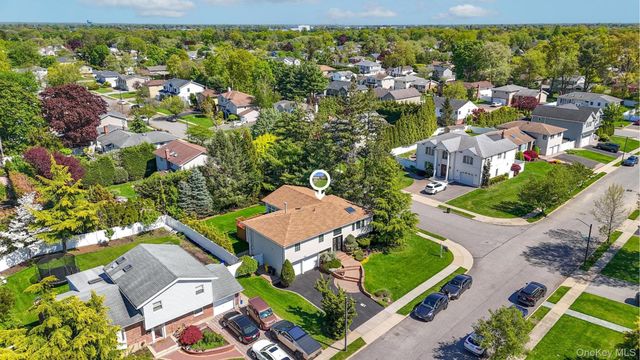 8 Herkimer Avenue, Jericho, NY 11753