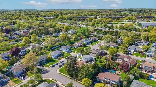 8 Herkimer Avenue, Jericho, NY 11753