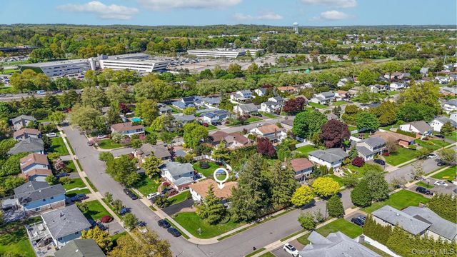8 Herkimer Avenue, Jericho, NY 11753