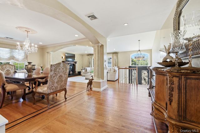 8 Herkimer Avenue, Jericho, NY 11753