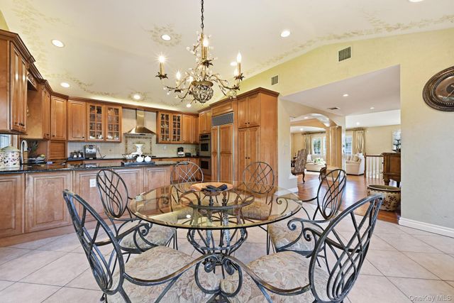 8 Herkimer Avenue, Jericho, NY 11753