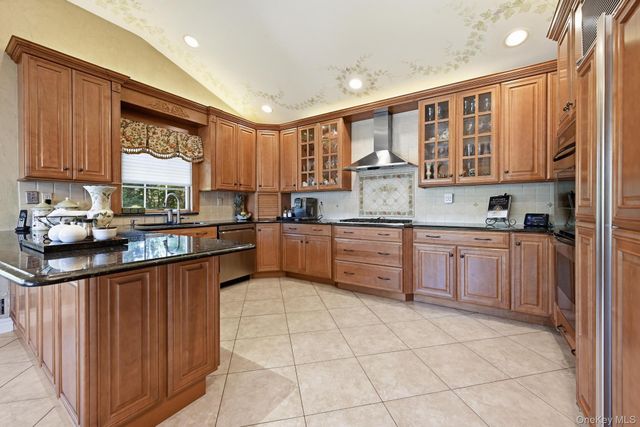8 Herkimer Avenue, Jericho, NY 11753