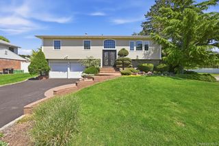 8 Herkimer Avenue, Jericho, NY 11753