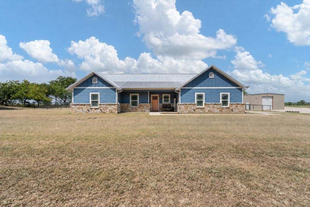 8868 County Road 1205, Grandview, TX 76050