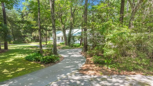 304 Woodland Drive, Summerville, SC 29485