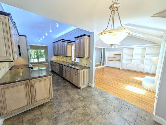 304 Woodland Drive, Summerville, SC 29485