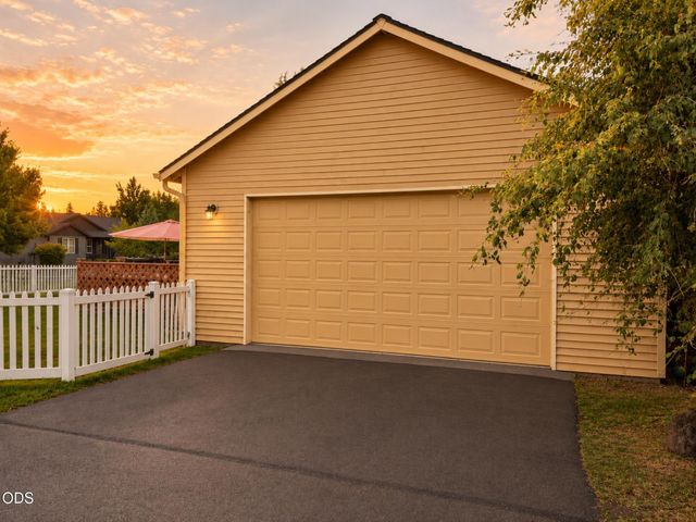 61367 Woodbury Lane, Bend, OR 97702