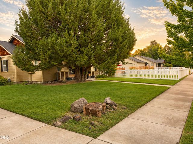 61367 Woodbury Lane, Bend, OR 97702