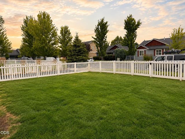 61367 Woodbury Lane, Bend, OR 97702