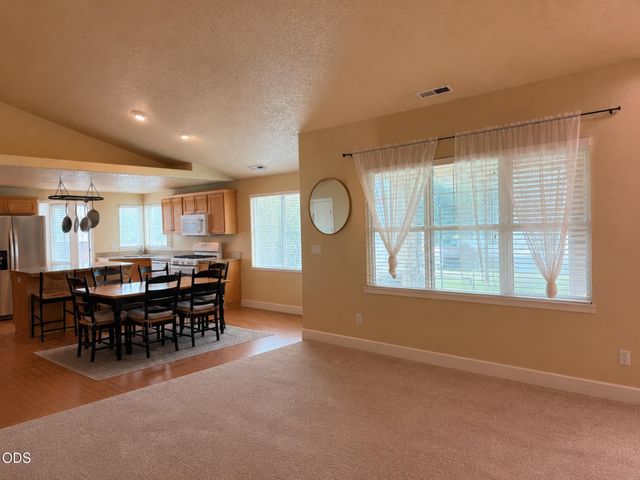 61367 Woodbury Lane, Bend, OR 97702